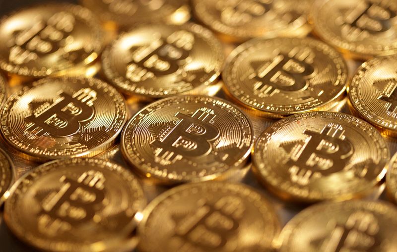 سعر البيتكوين يشهد انفجارًا إلى 420 ألف دولار على منصة باينانس عن طريق الخطأ